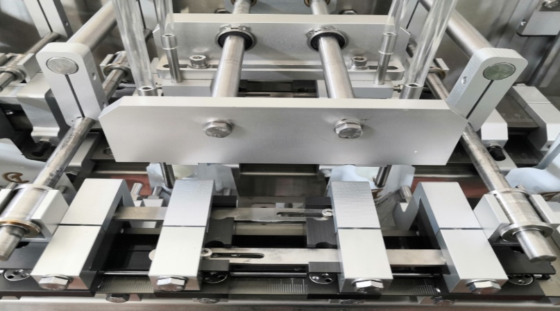 Customize the auxiliary bag opening design to ensure the success rate of bag opening辅助开袋，确保开袋成功率