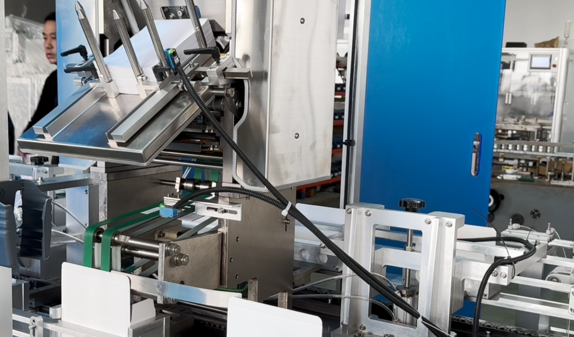 Instruction folding and conveying mechanism