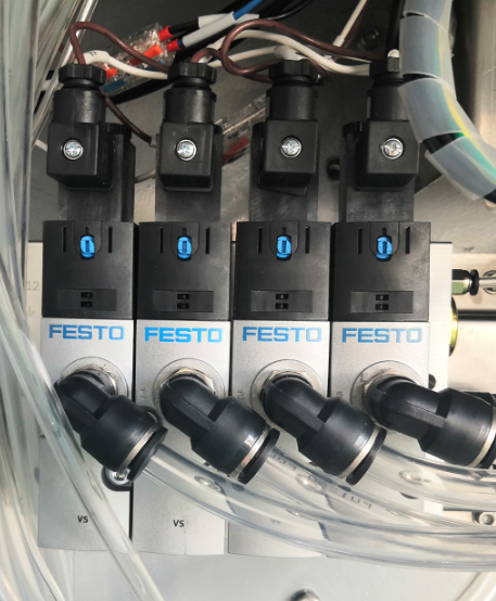 Festo vacuum solenoid valve, together with Baker vacuum pump, provides stable and large suction.费斯托真空电磁阀，配合贝克真空泵，提供稳定大吸力