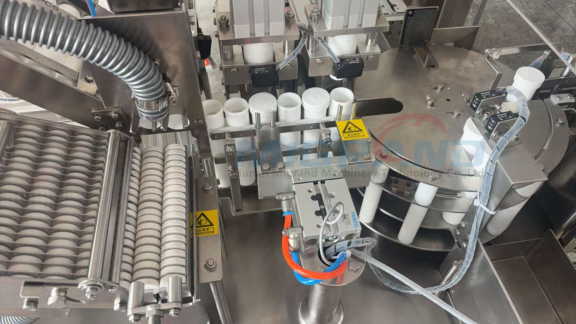 Effervescent Tablet Tube Insertion Mechanism (Two Bottles at a Time)